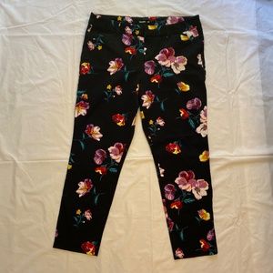 Black and Floral Old Navy Pixie Ankle Women's Size 12 Pants